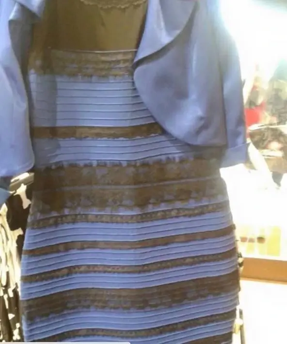 Illusione-ottica-vestito-bianco-e-oro-o-blu-e-nero